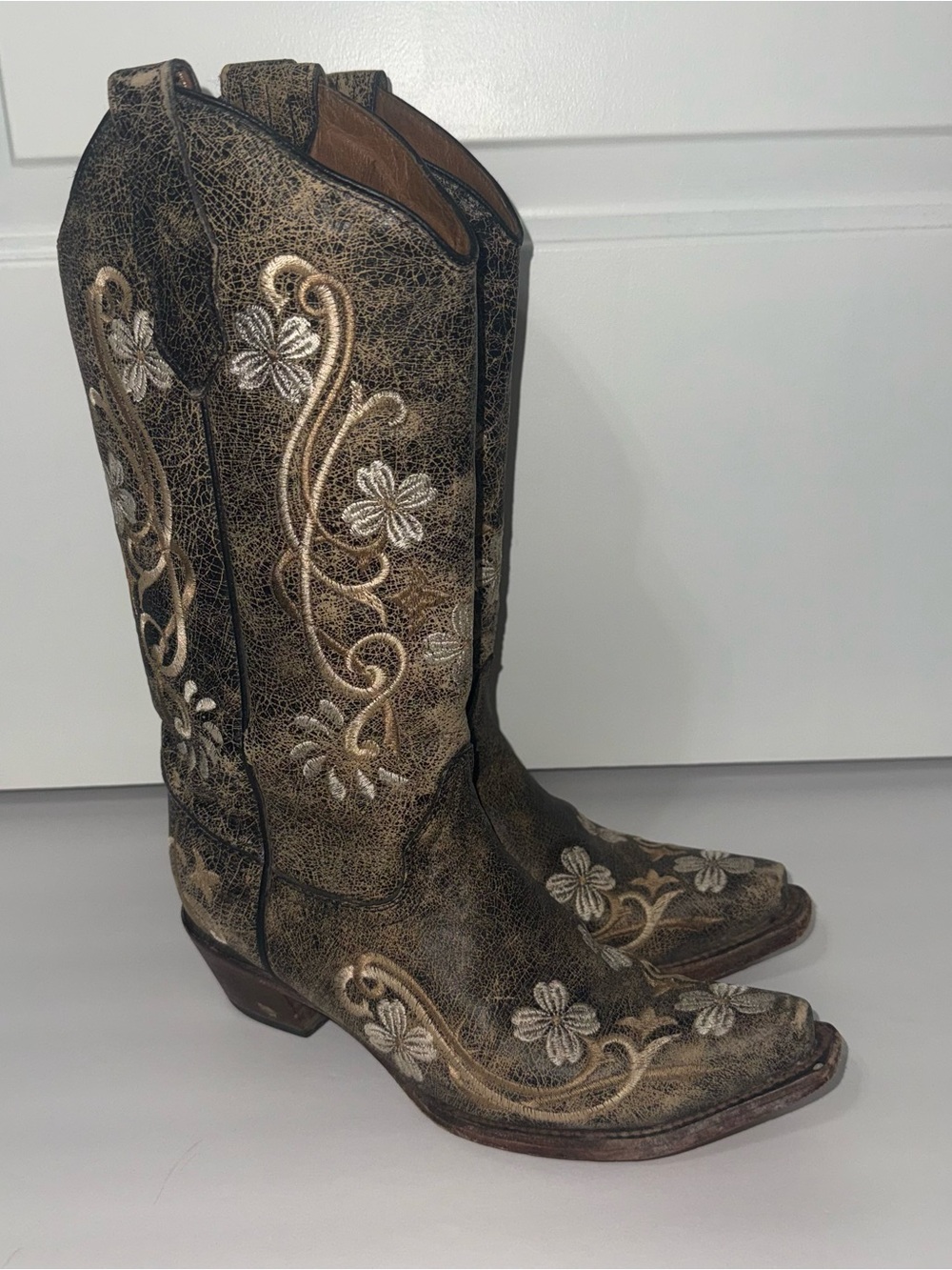 Circle G By Corral Boots Women’s Size 7 M Distressed Floral Embroidered Western